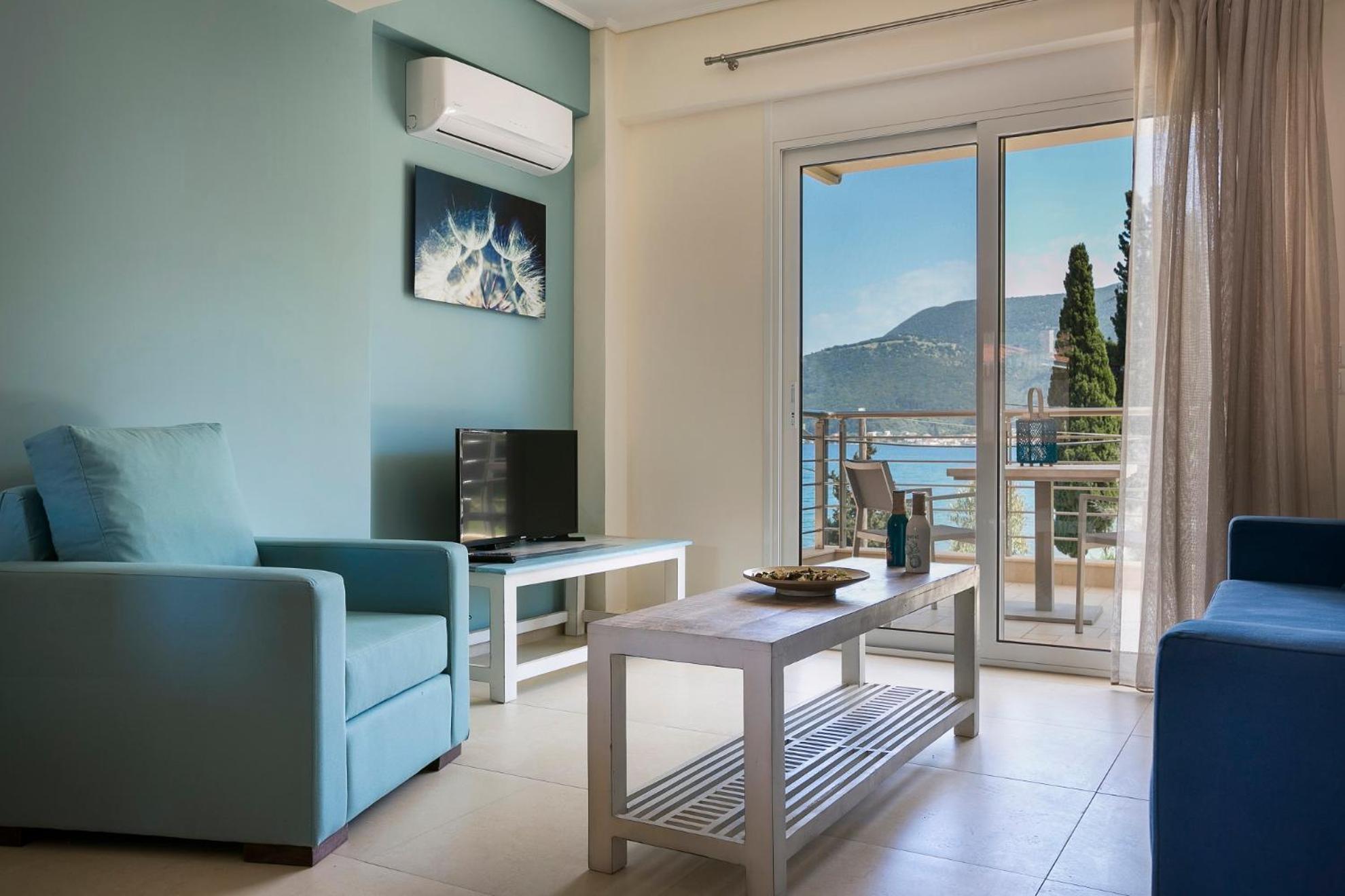 Meliti Waterfront Suites Karavomylos Dış mekan fotoğraf