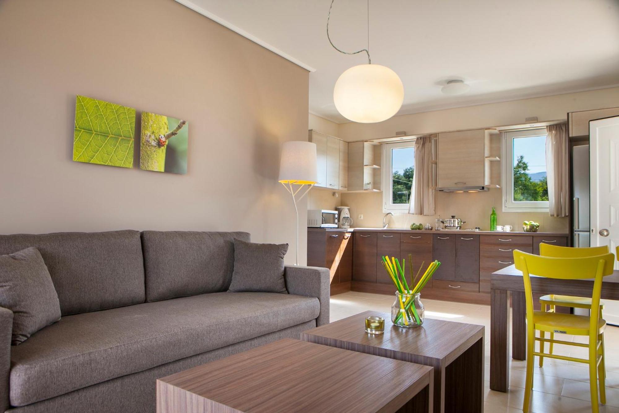 Meliti Waterfront Suites Karavomylos Dış mekan fotoğraf