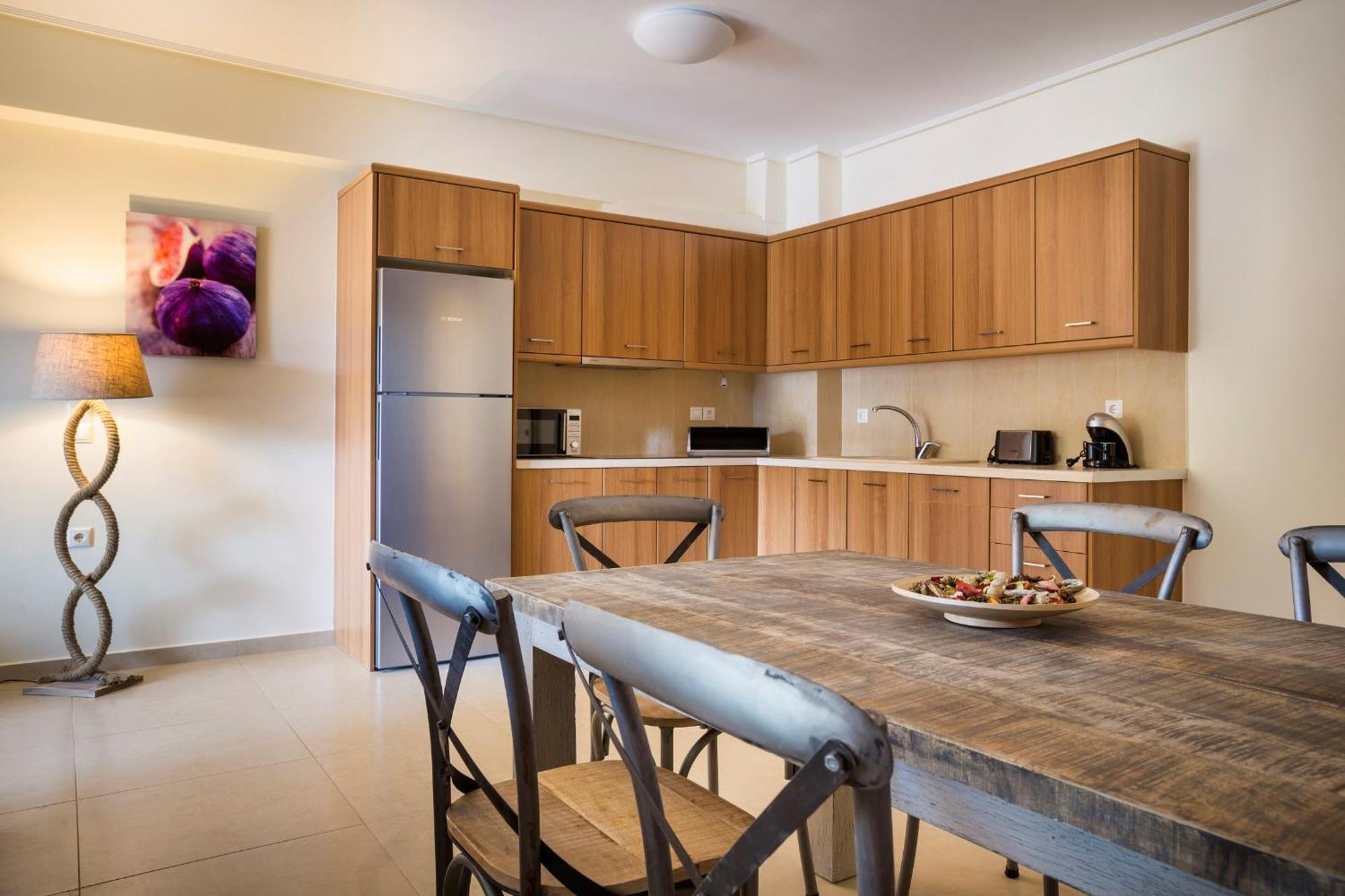 Meliti Waterfront Suites Karavomylos Dış mekan fotoğraf