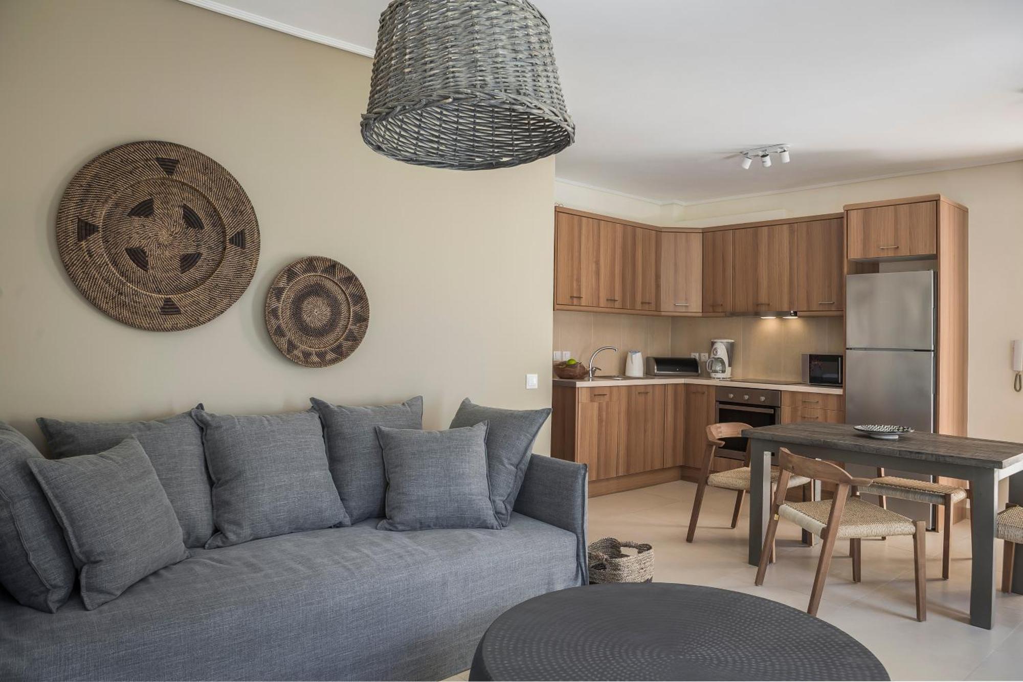 Meliti Waterfront Suites Karavomylos Dış mekan fotoğraf