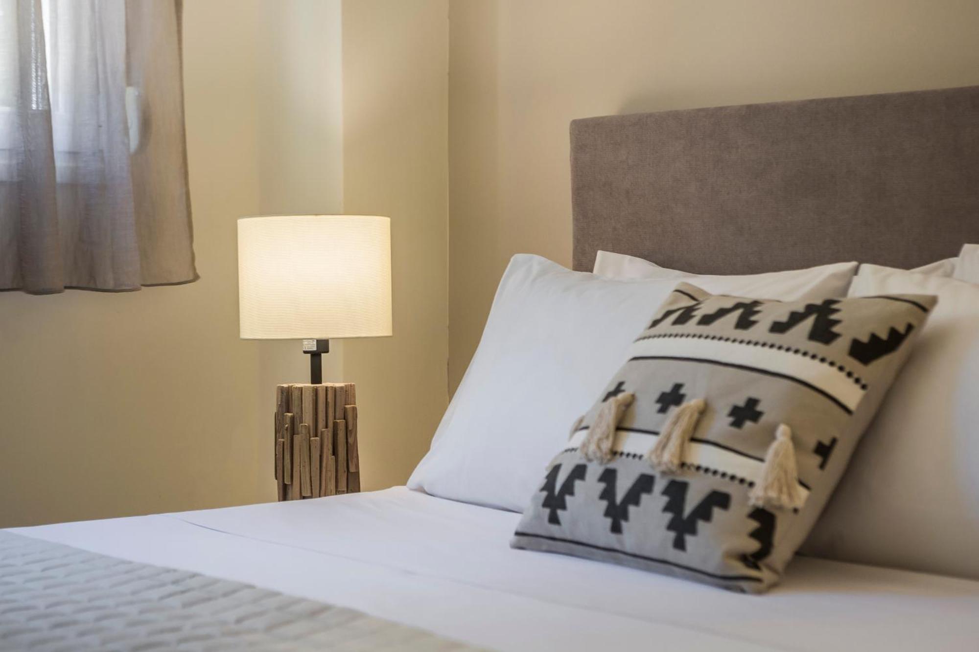 Meliti Waterfront Suites Karavomylos Dış mekan fotoğraf