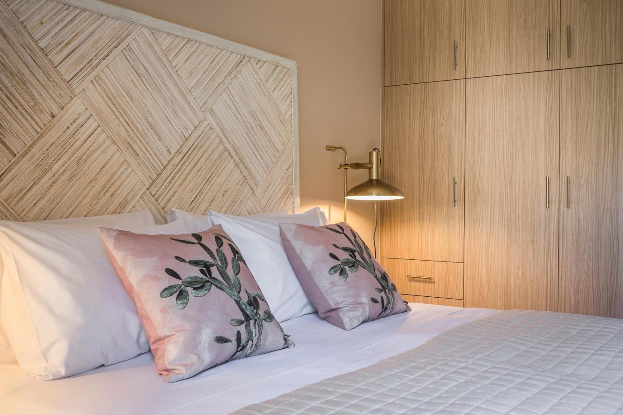 Meliti Waterfront Suites Karavomylos Dış mekan fotoğraf