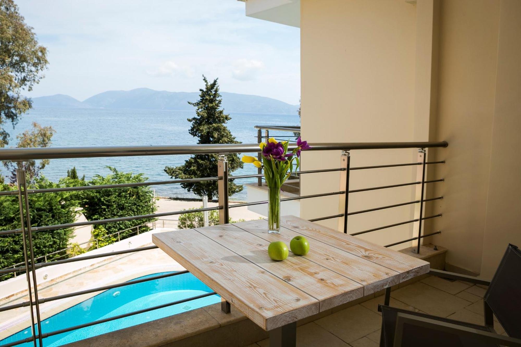 Meliti Waterfront Suites Karavomylos Dış mekan fotoğraf