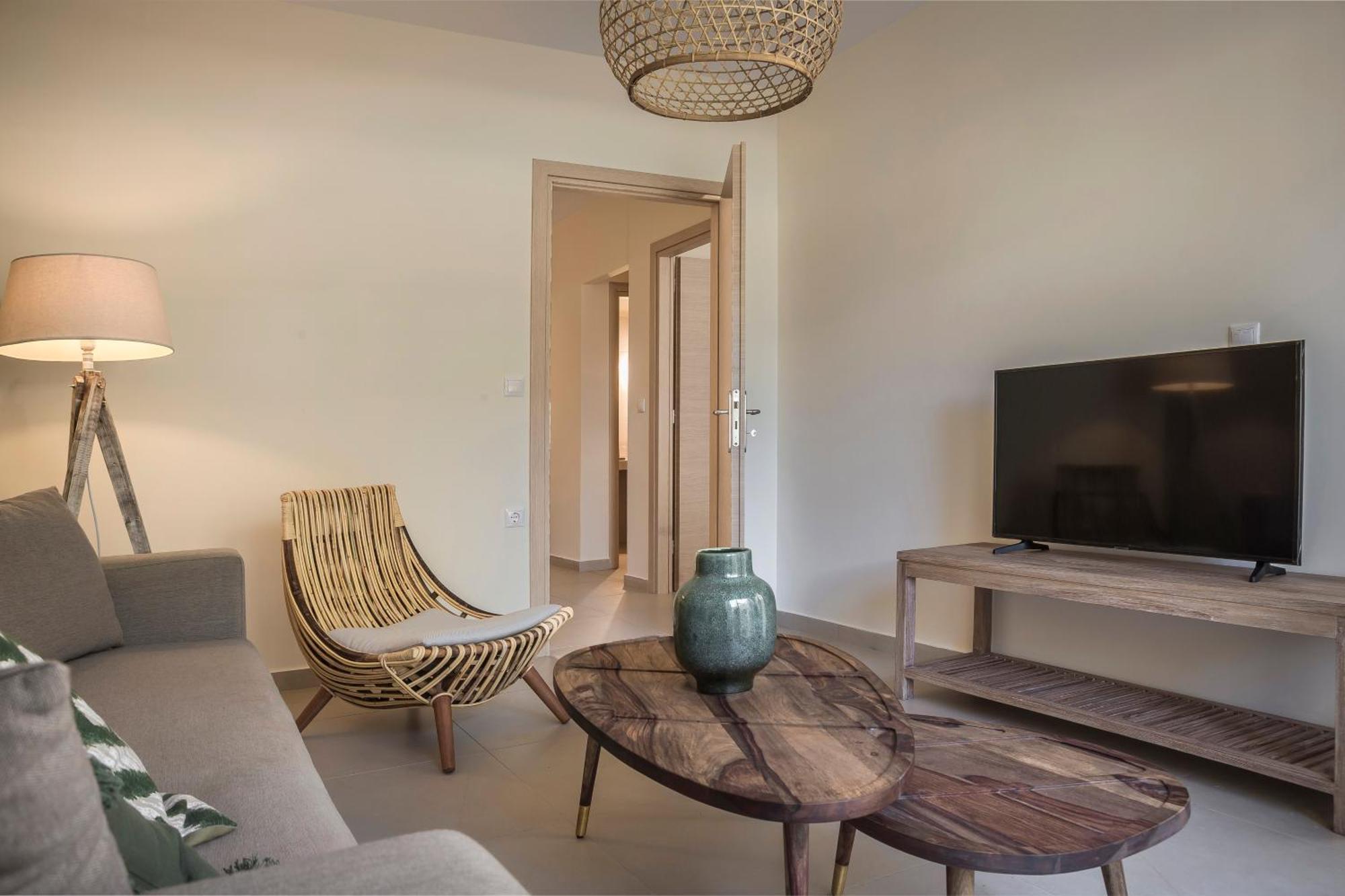 Meliti Waterfront Suites Karavomylos Dış mekan fotoğraf