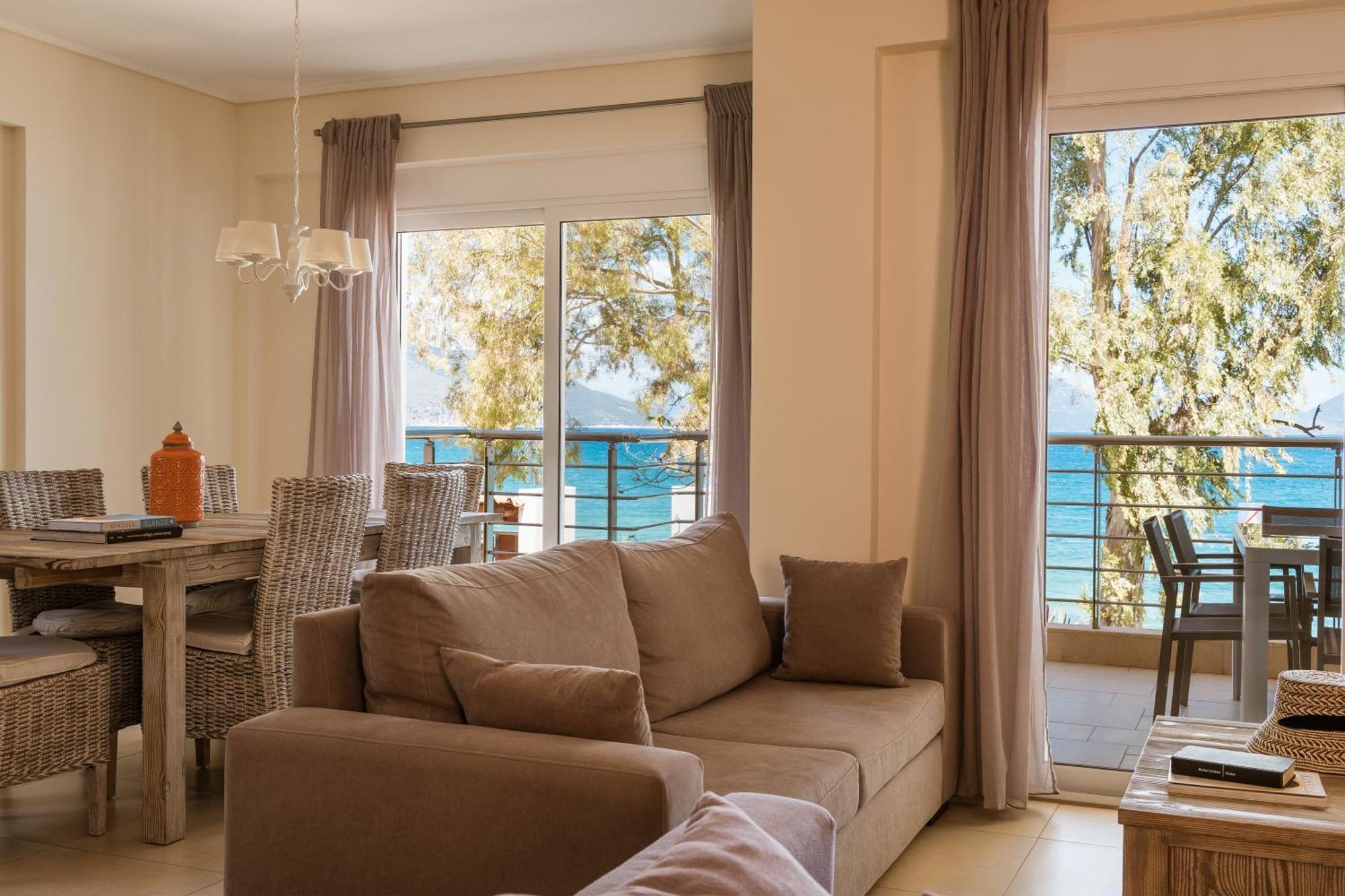 Meliti Waterfront Suites Karavomylos Dış mekan fotoğraf