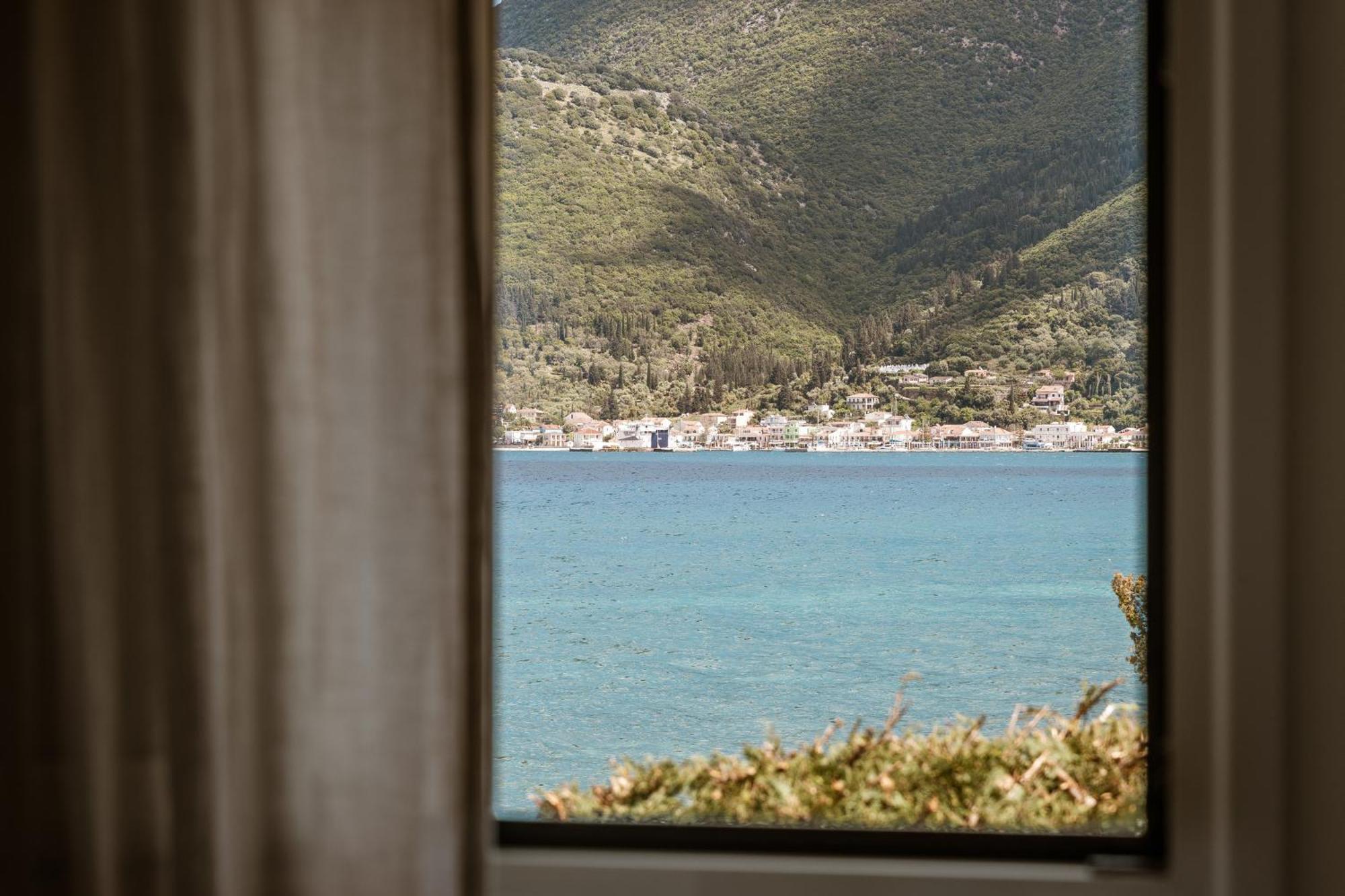 Meliti Waterfront Suites Karavomylos Dış mekan fotoğraf