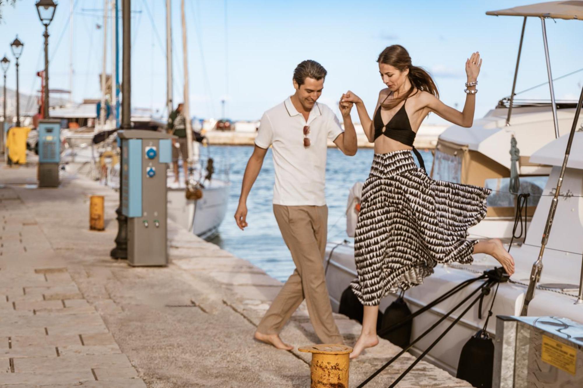 Meliti Waterfront Suites Karavomylos Dış mekan fotoğraf
