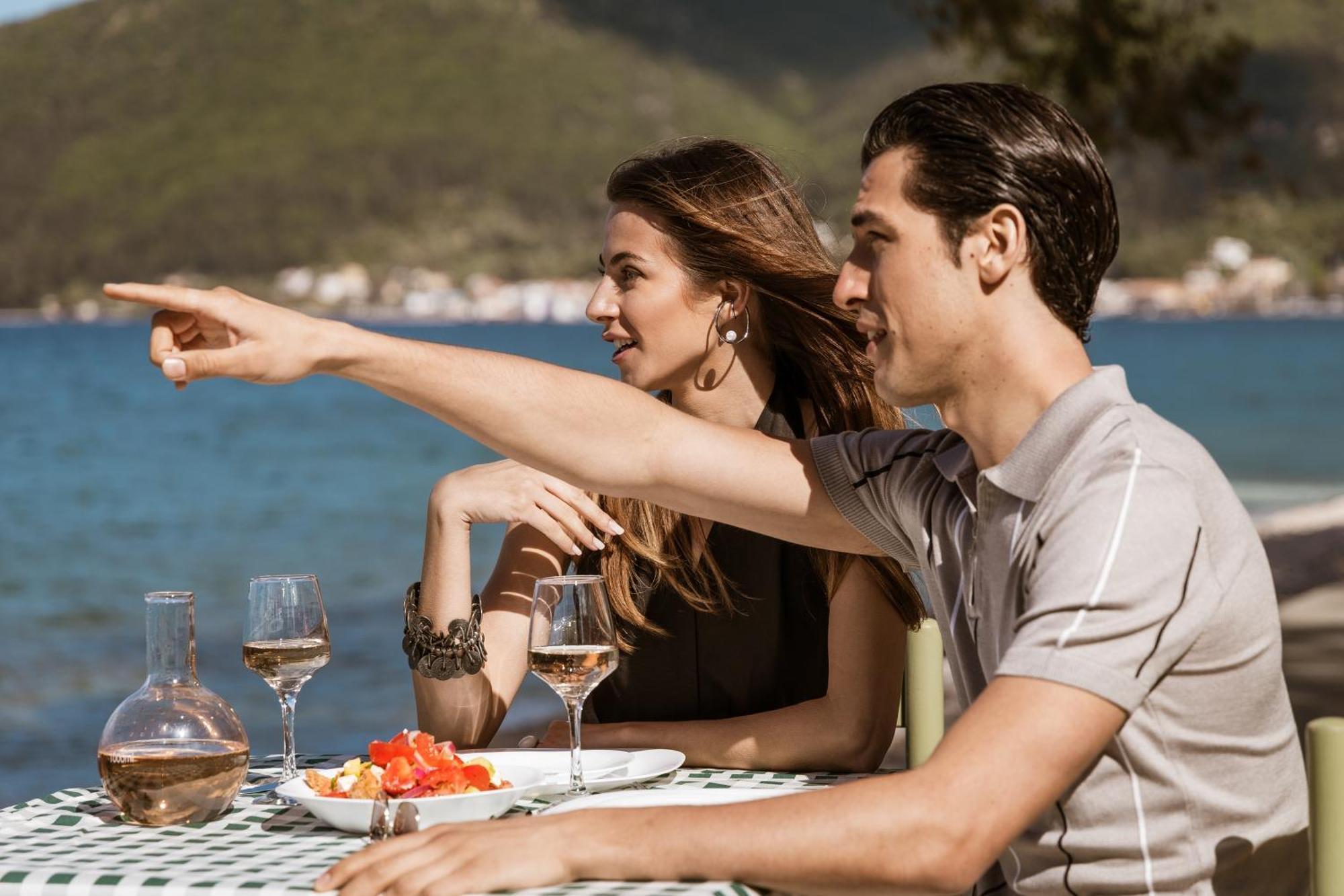 Meliti Waterfront Suites Karavomylos Dış mekan fotoğraf